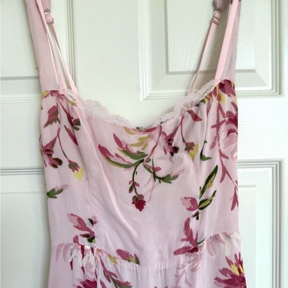 Reformation Irisa Maxi Dress Floral Pink Enchanting Chrysanthemum Floral Pink 6 - Picture 9 of 12